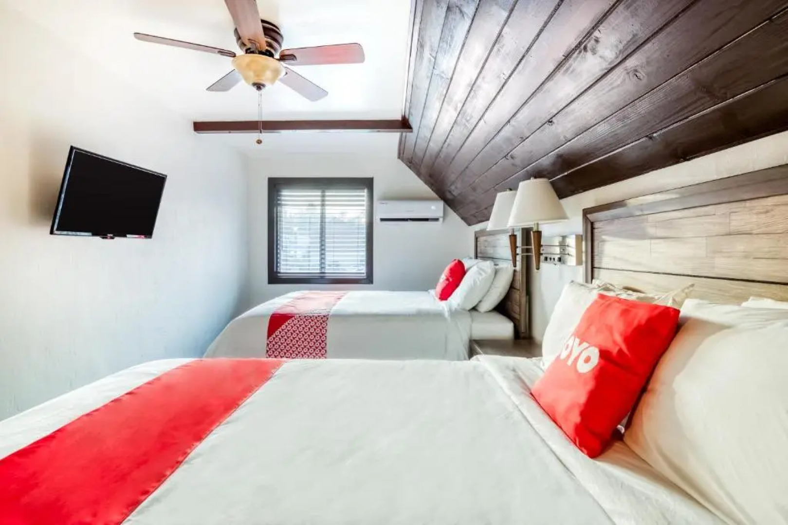 Sleepy Hollow Cabins and Hotel