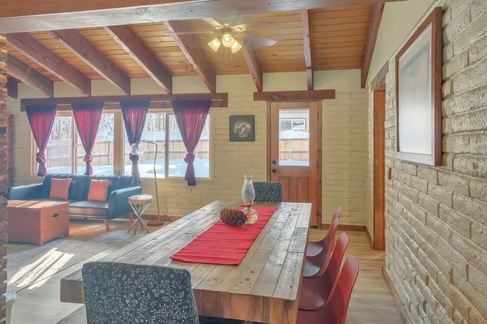 South Tahoe Rustic Home! Sleeps Over 10! 5 Bedroom Home by Redawning