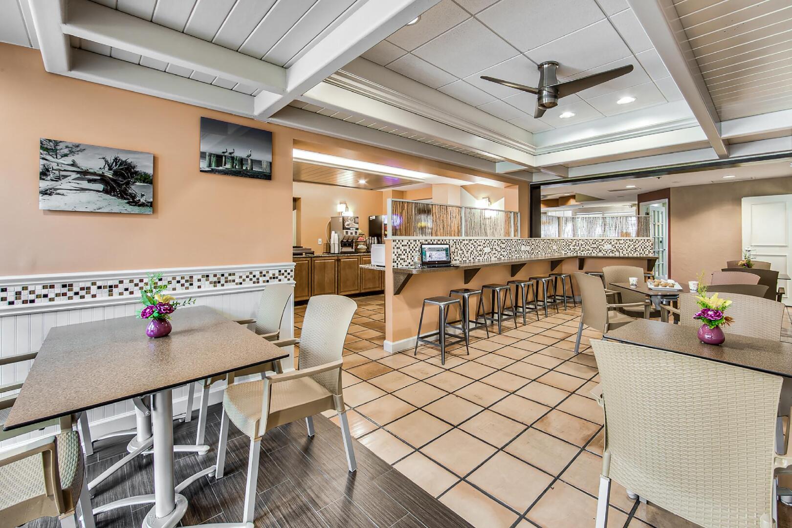 Inn of Naples, Tapestry Collection by Hilton