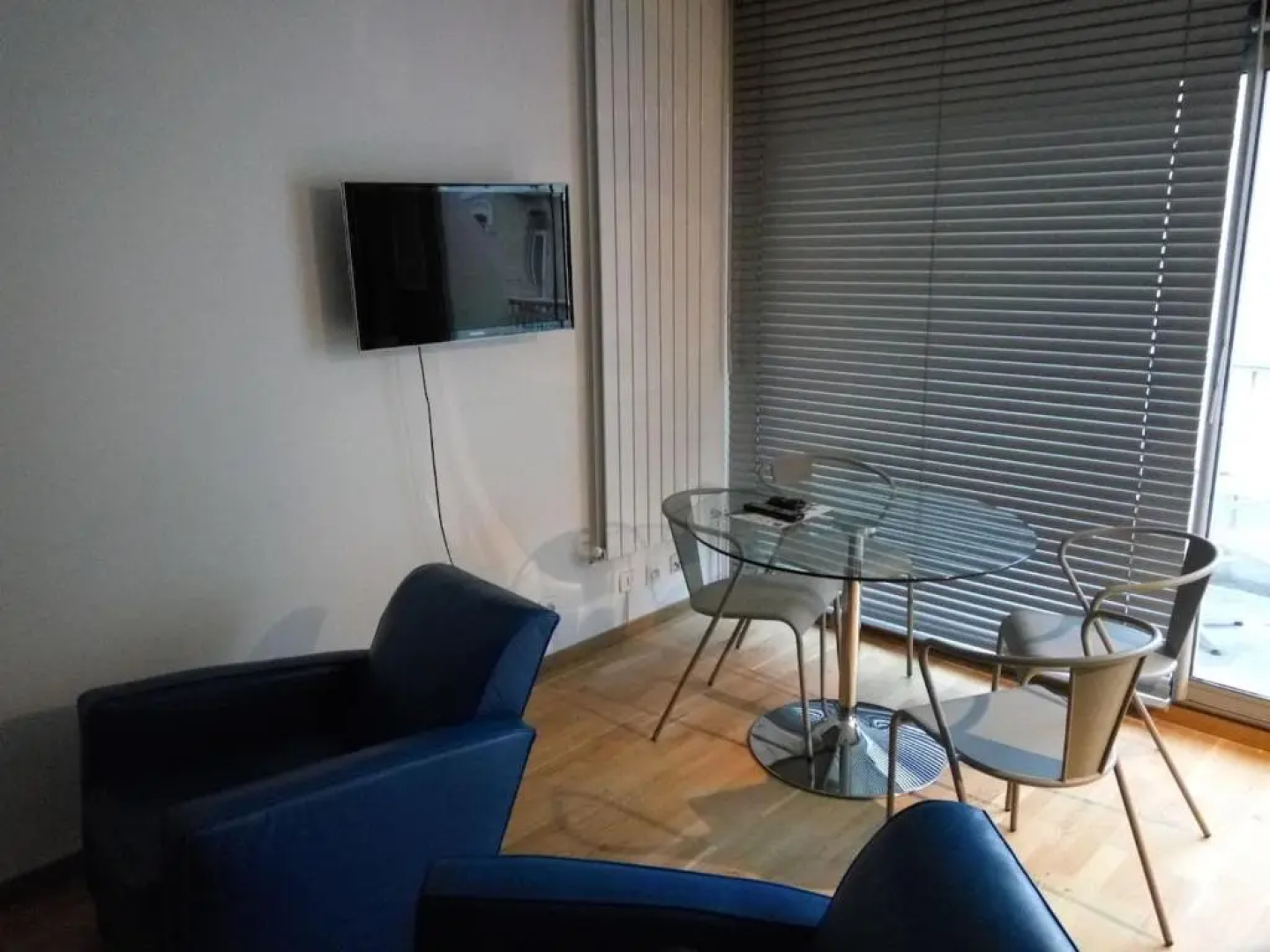Appartement 2 pieces 40 m2, dans hyper centre, avec piscine au rez de chaussee