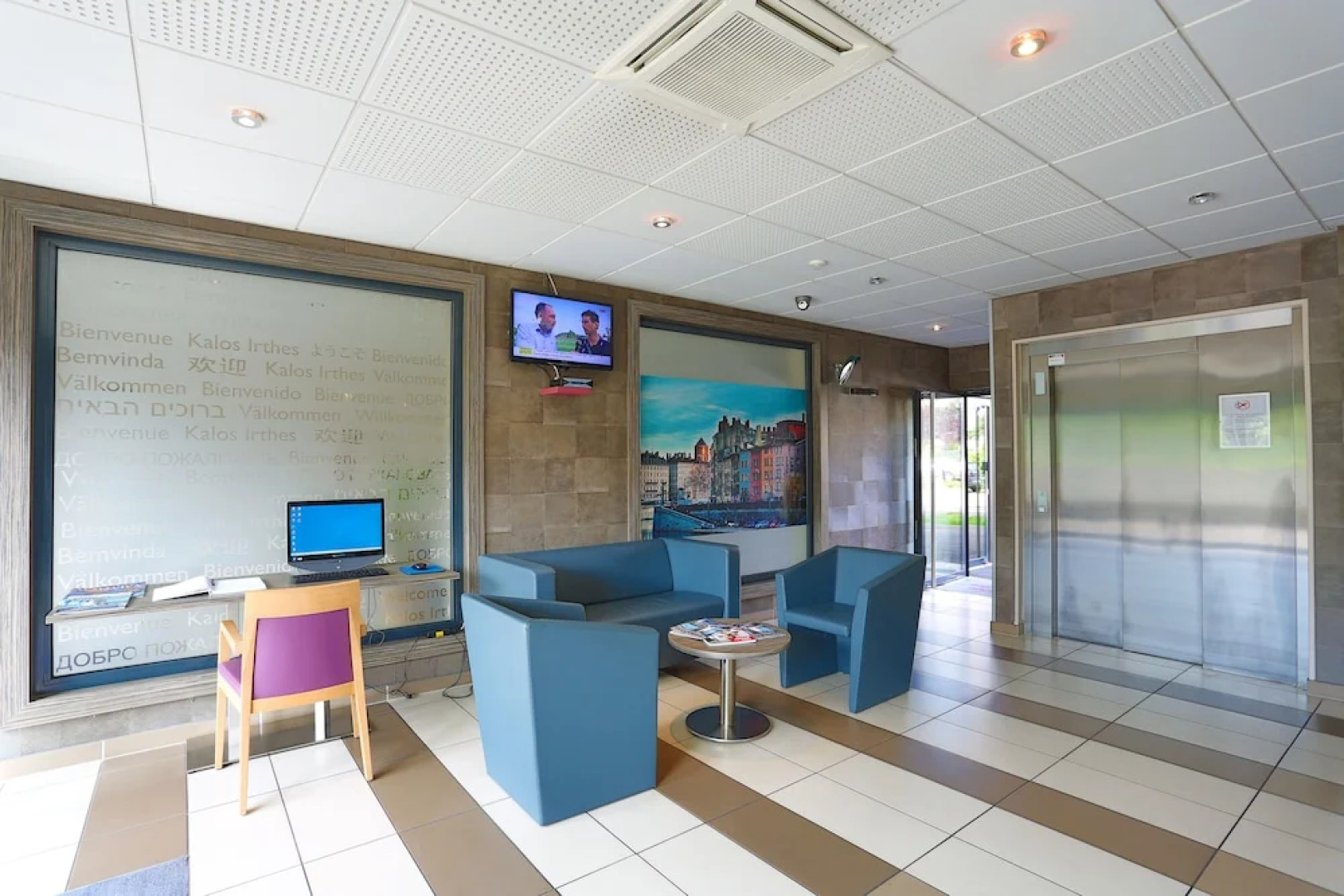 Comfort Suites Lyon Est Eurexpo