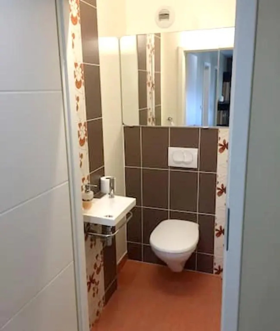 Appartement de 2 chambres avec balcon et wifi a Apach