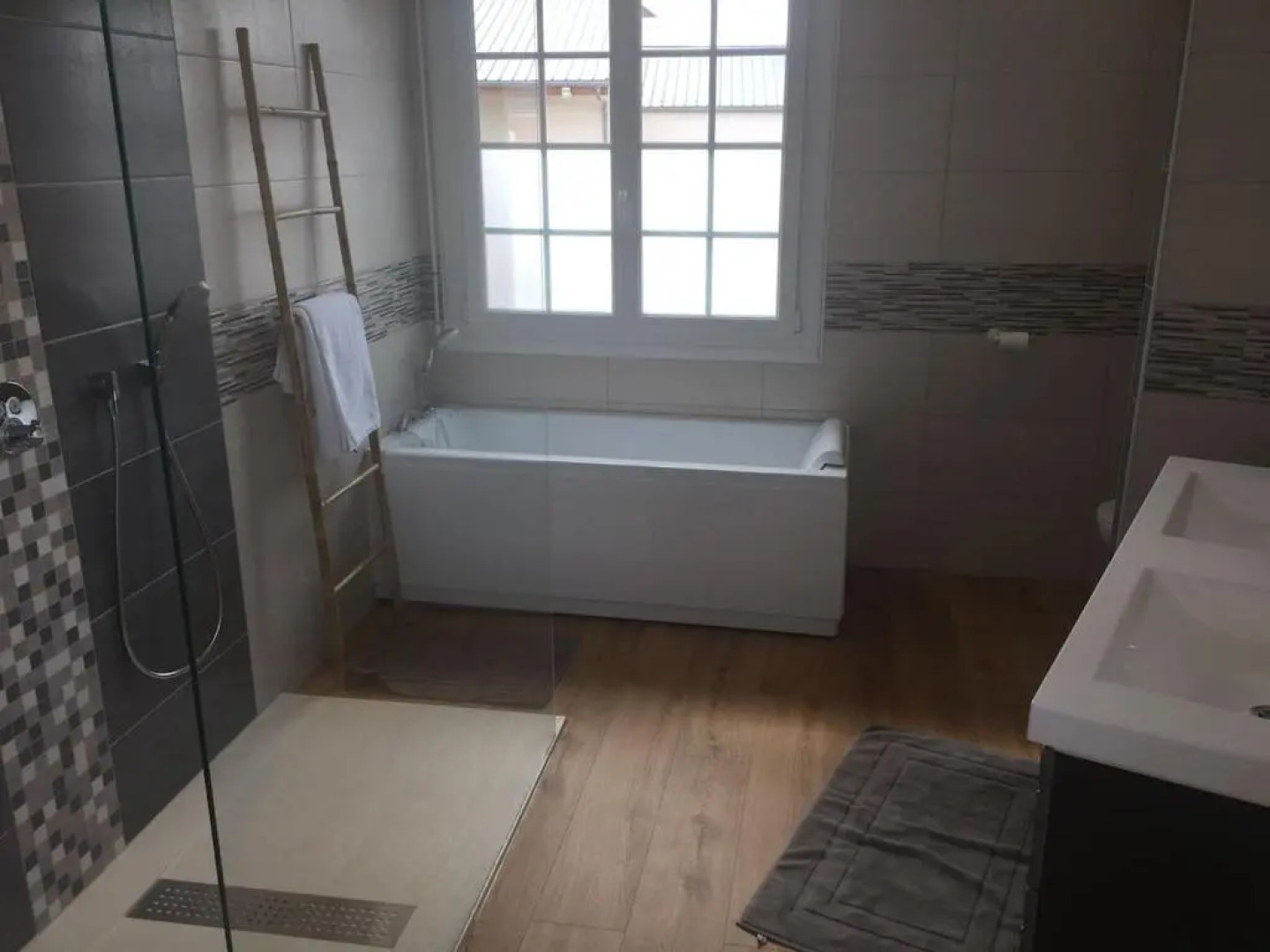 Gite 8 a 14 Personnes En Champagne Avec Jacuzzi