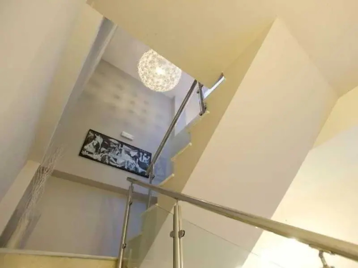 Hospederia Almundo by Alexandra Realty