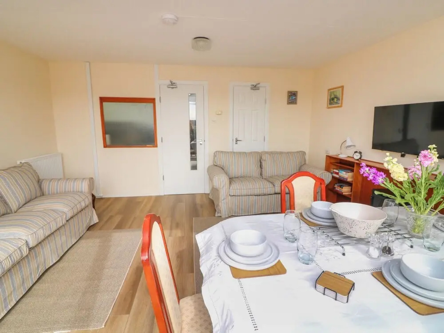 Awalek, Cumber Close