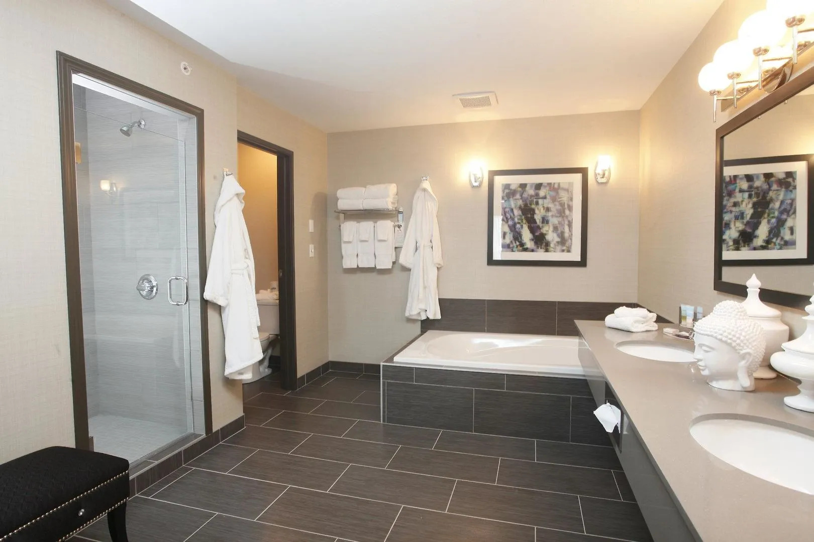 Pomeroy Inn & Suites at Olds