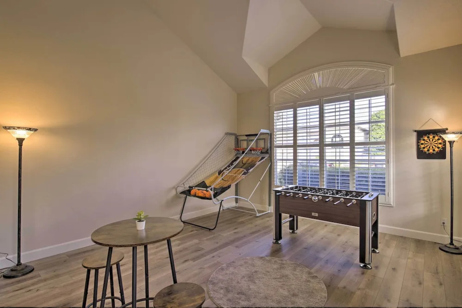 Gilbert Group Getaway: 3 Mi to Dtwn