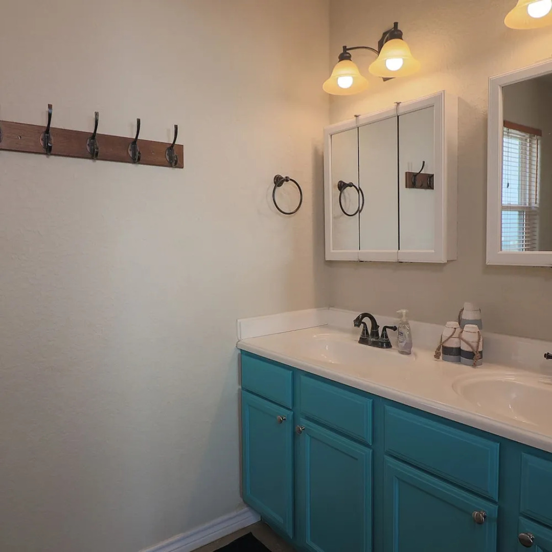 Superb Home With Private Walkover Unobstructed Views