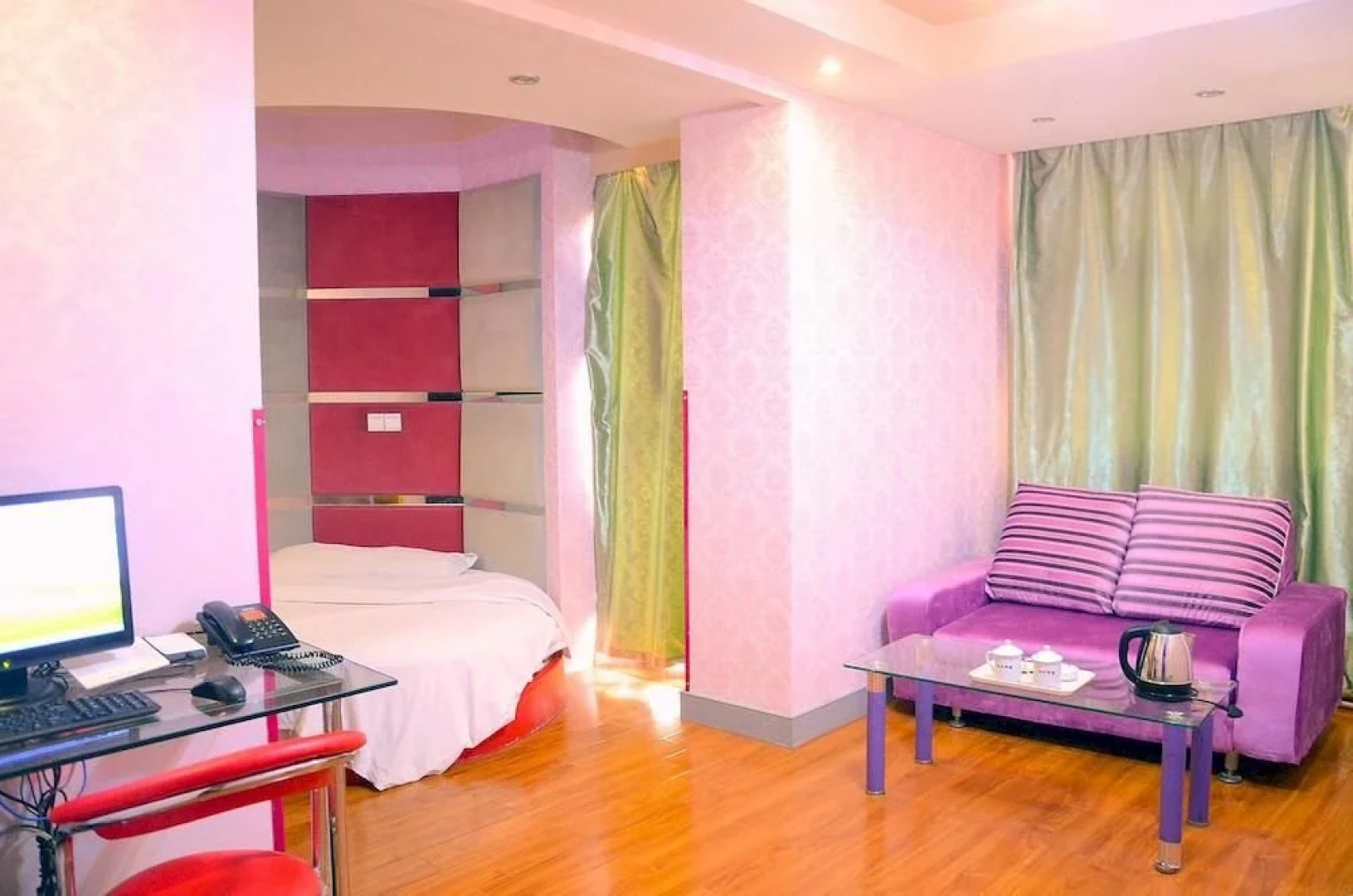 Shiyan Spring Fashion Hotel