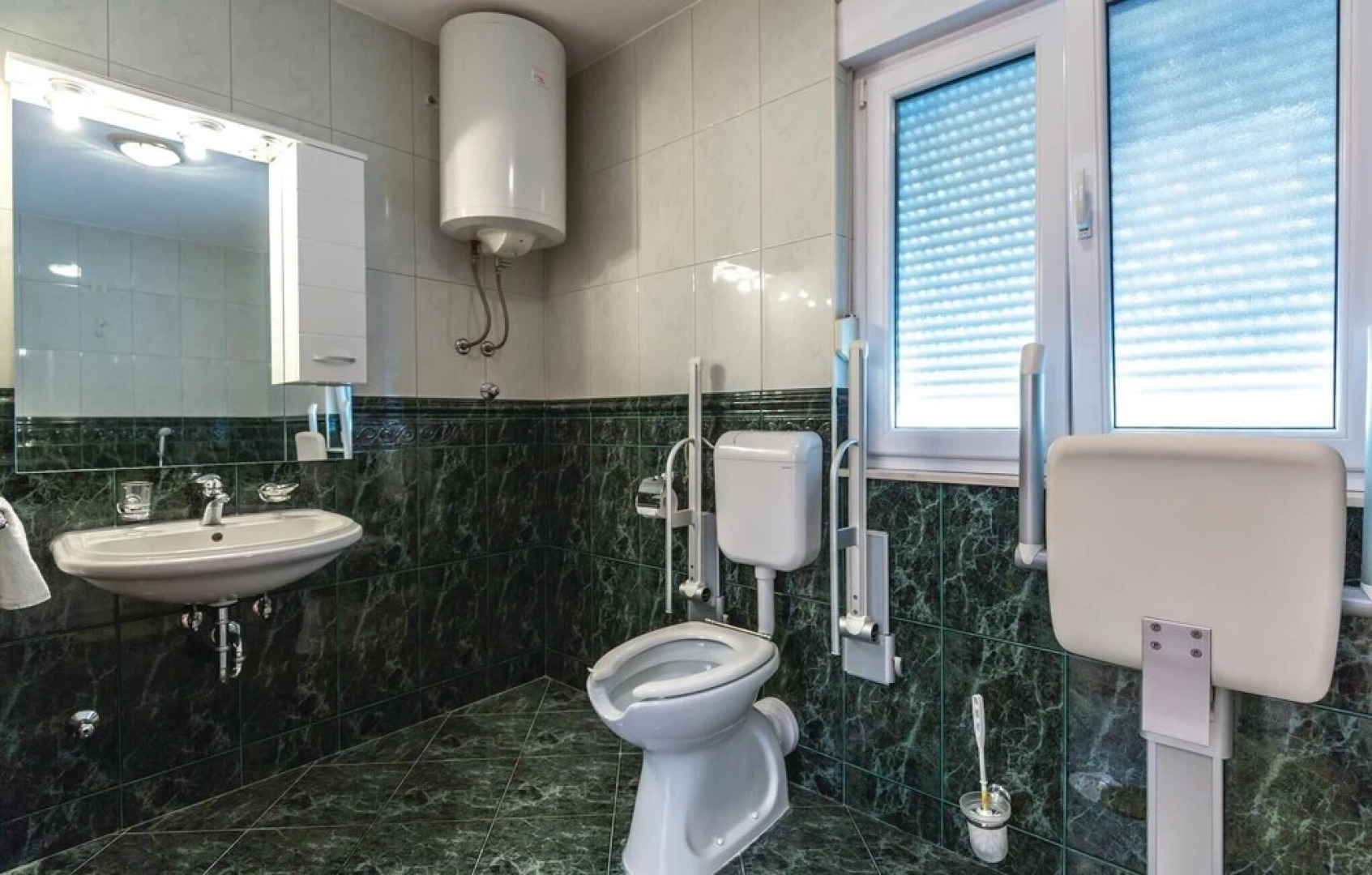 Awesome Home in Makarska With Wifi and 1 Bedrooms