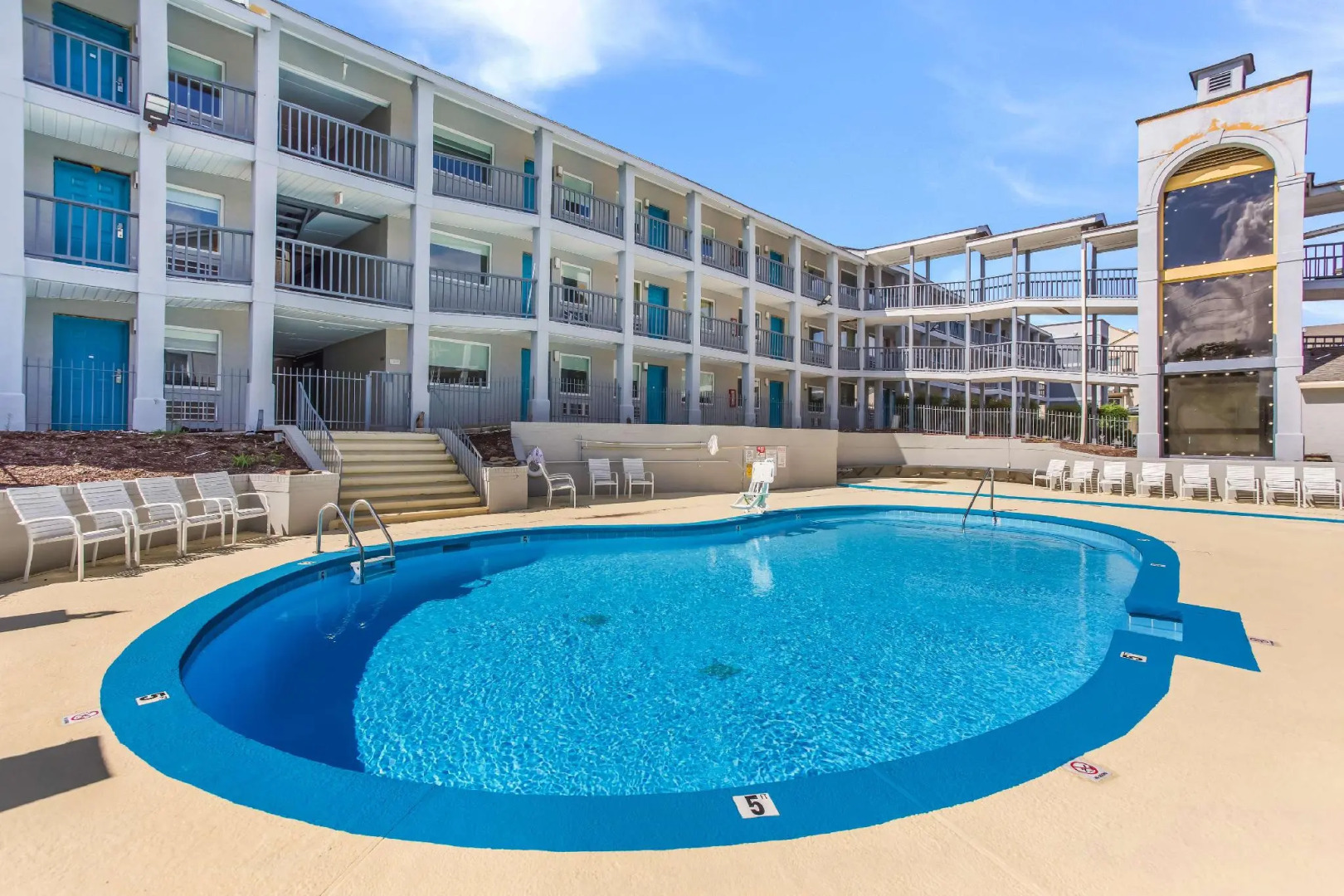 Red Lion Inn & Suites Nashville Airport