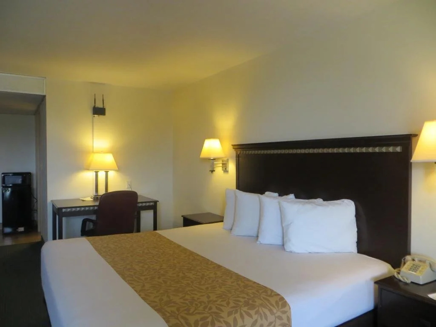 Echo Hotel & Conference Center