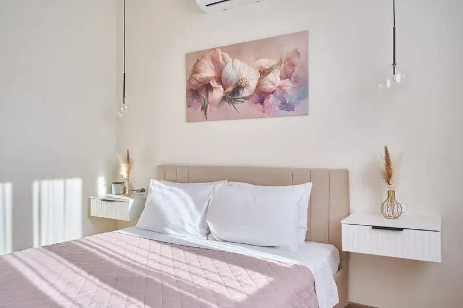 Йо Плейс на улице Героя Владислава Посадского 16/1