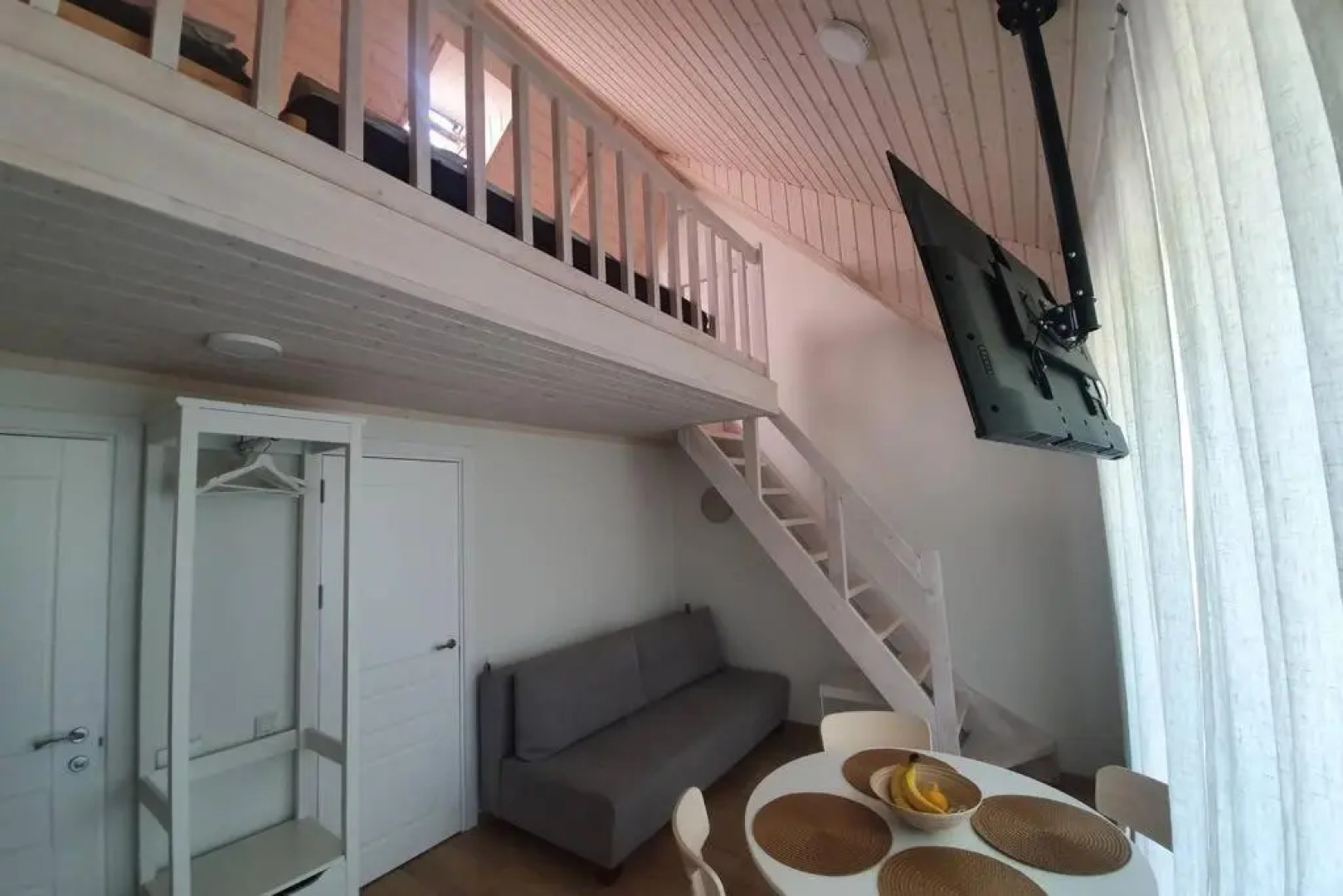 2.5 kambarių butas per du aukštus su baseinu