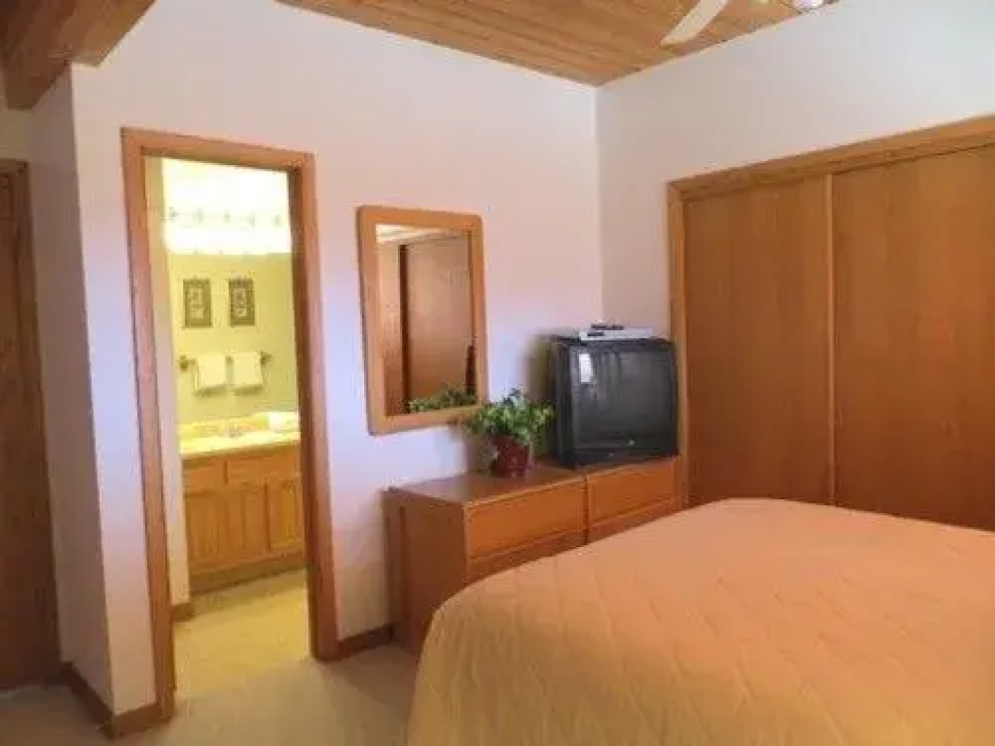 The Wood Creek Lodge by Crested Butte Lodging