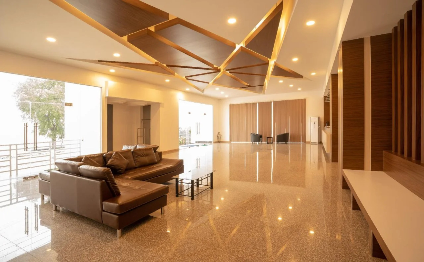 Intouch Riverside Hotel