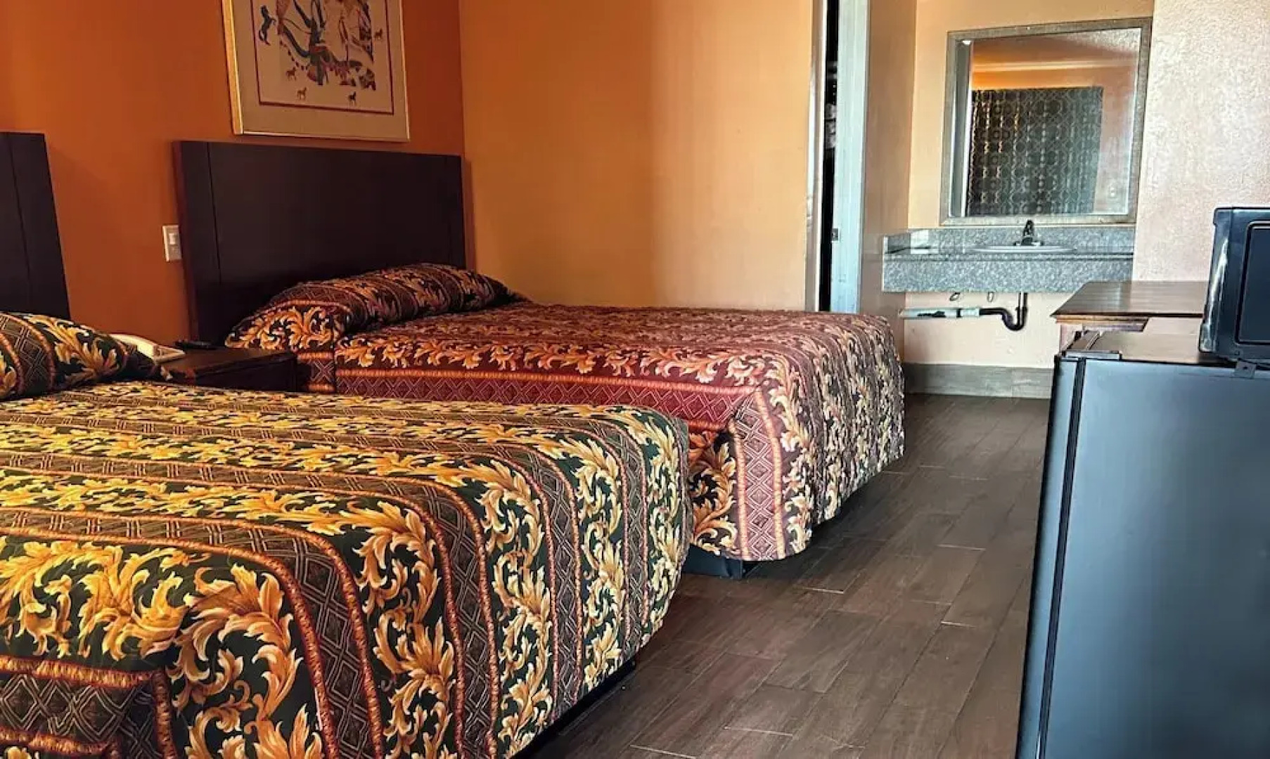 Passport Inn & Suites Corona Hotel