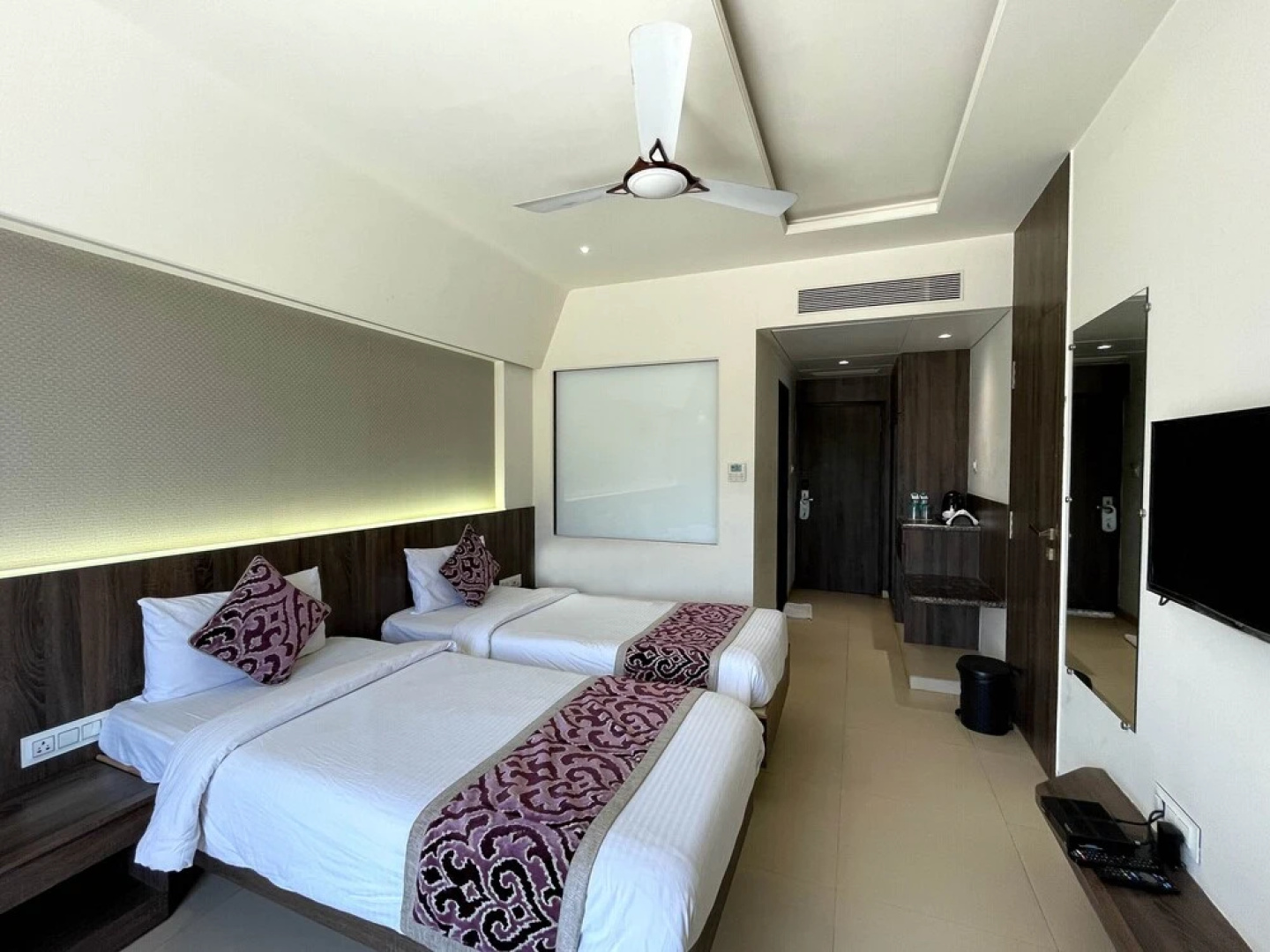 Hotel Grand Parivaar