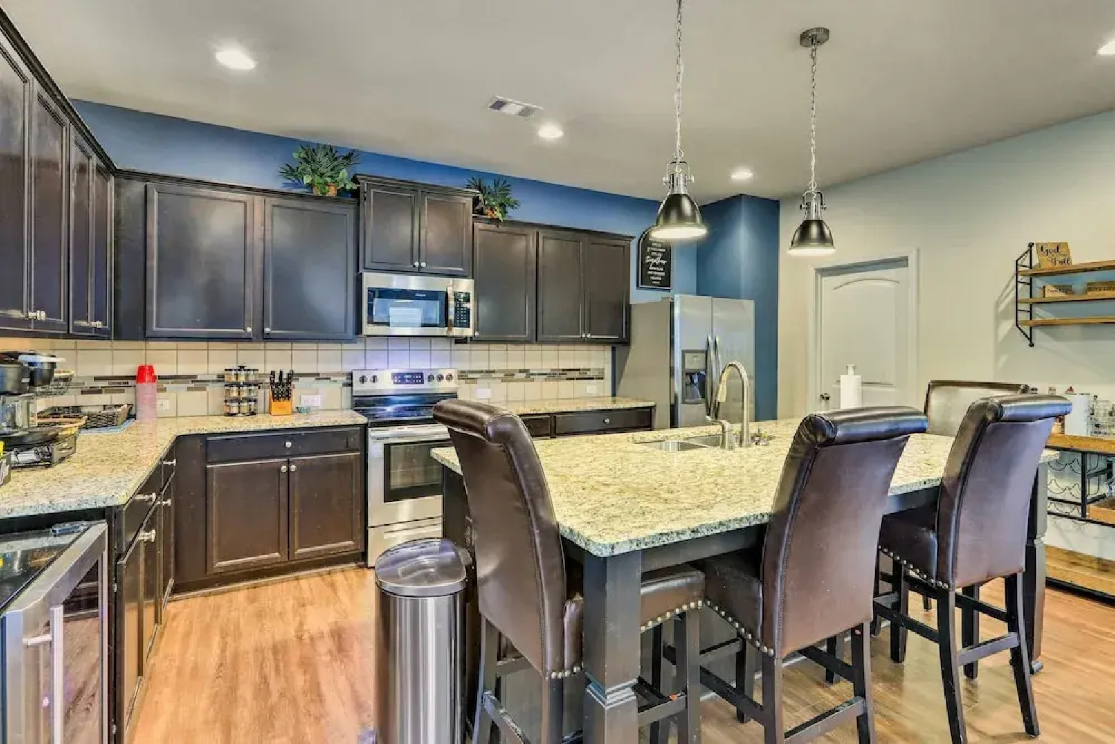 Elegant Home ~ 20 Mi to Downtown Atlanta: Pets OK!