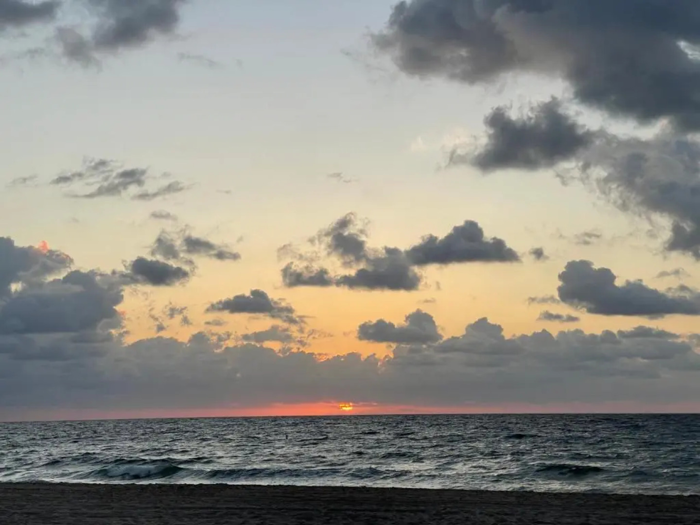 Studio right on the beach at Lauderdale By The Sea