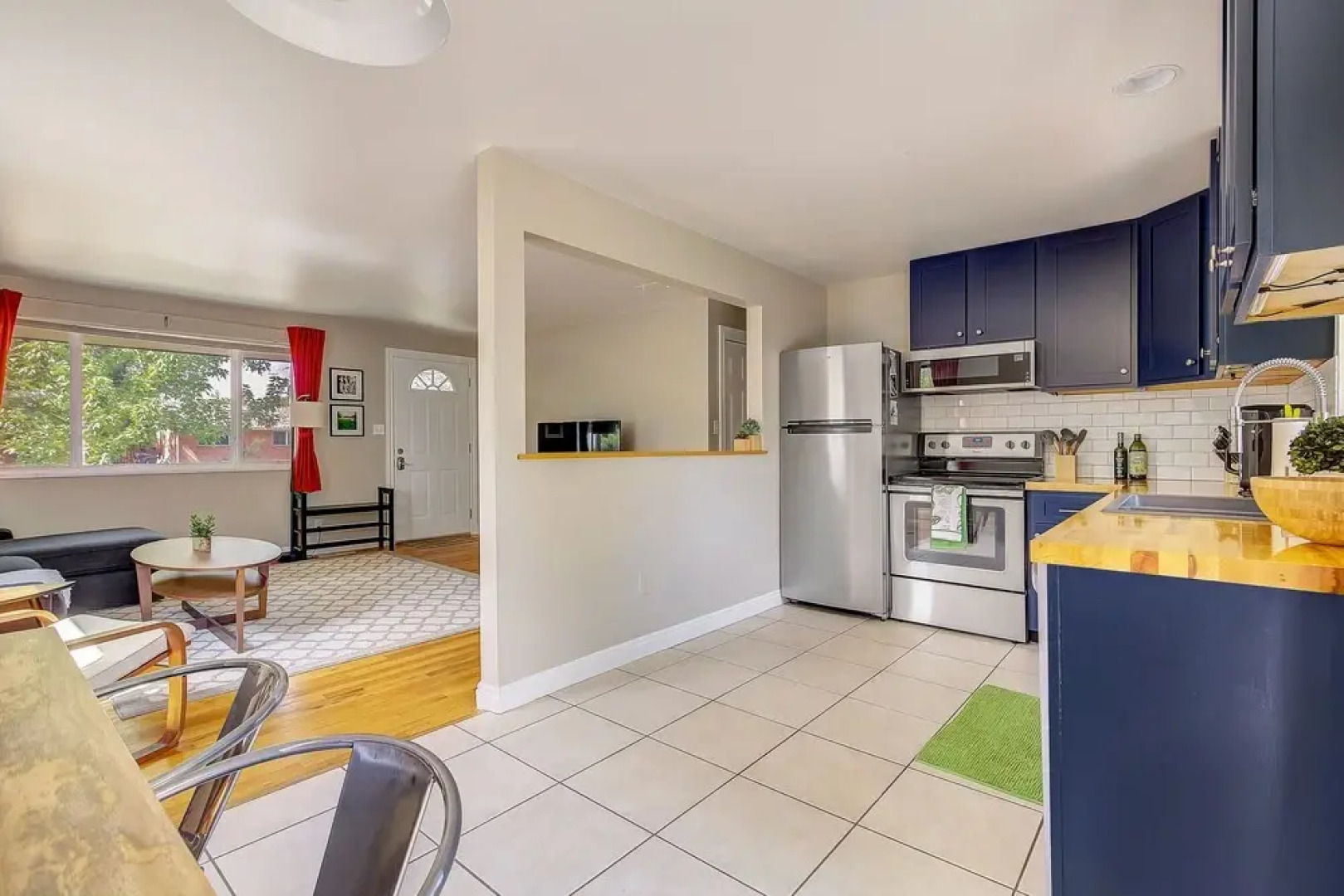 Beautifully Remodeled! Private Park! Close to CU!