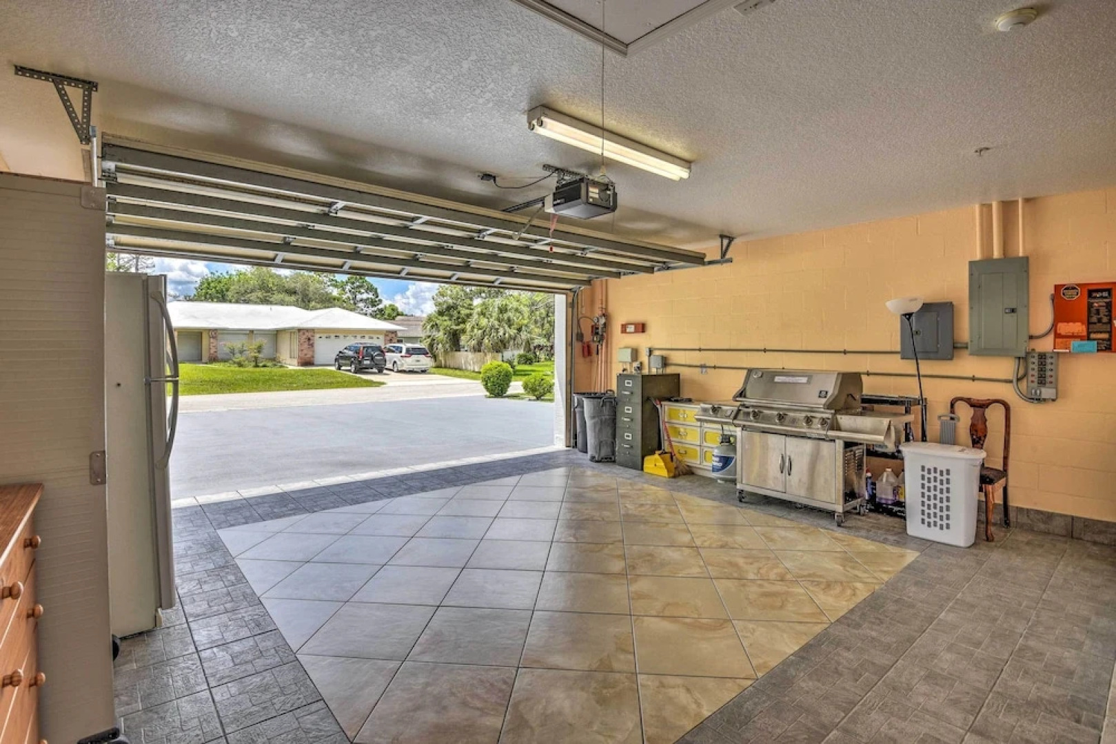 Cozy Coastal Retreat w/ Grill < 5 Mi to Beach