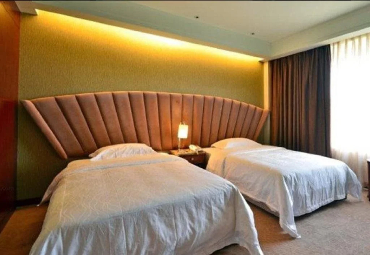 Bailuzhou Holiday Inn