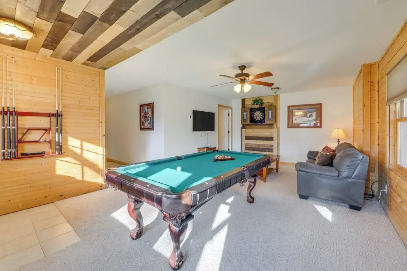 Luxury Mountain Cabin With Hot Tub & Pool Table!