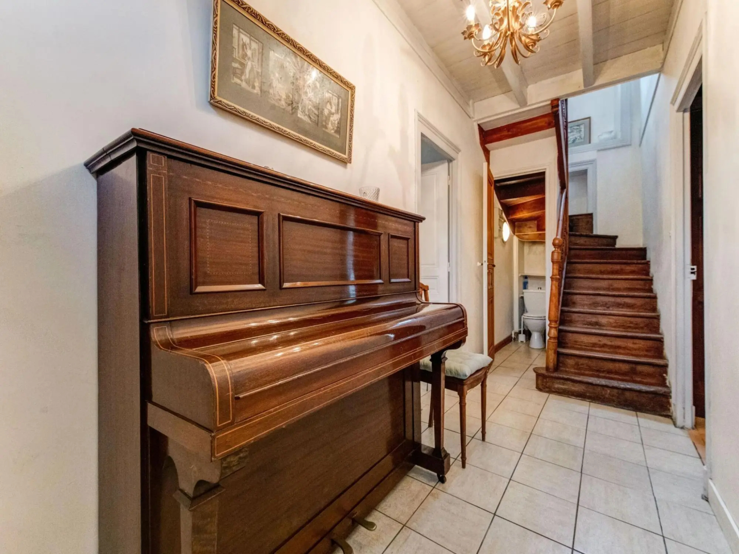 Pretty Holiday Home in Golleville with Private Garden