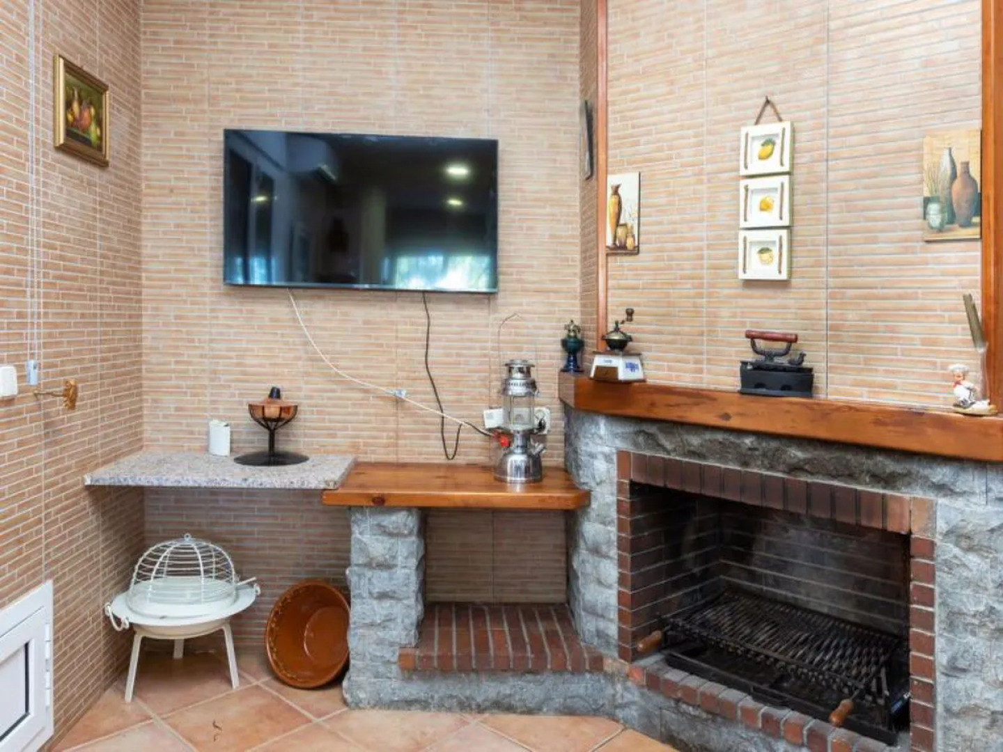 House Aguilera Tordera