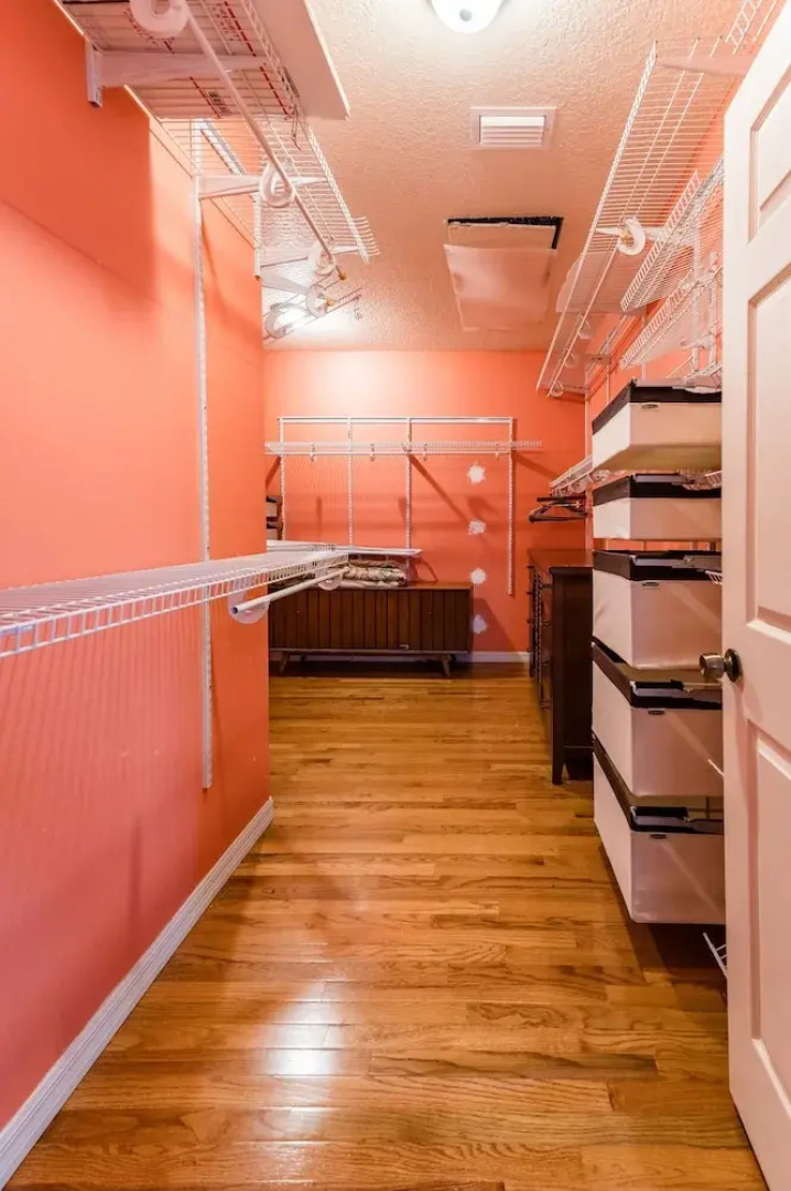 Chic Renovated Oasis: Disney & Universal Nearby 4 Bedroom Home by RedAwning