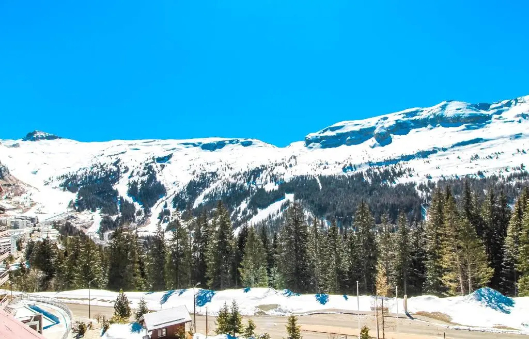 Private penthouse 2-bed Apartment, ski in and out in 5* Flaine Residence