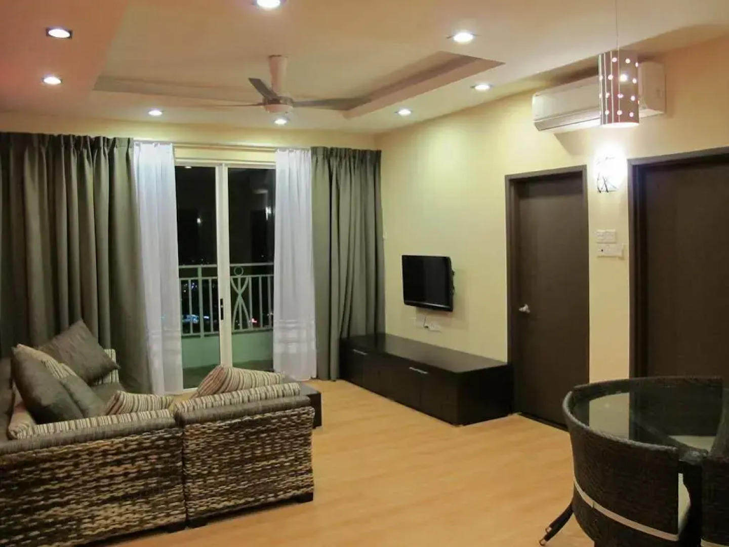 Borneo Holiday Homes Serviced Apartment @ 1Borneo Tower B