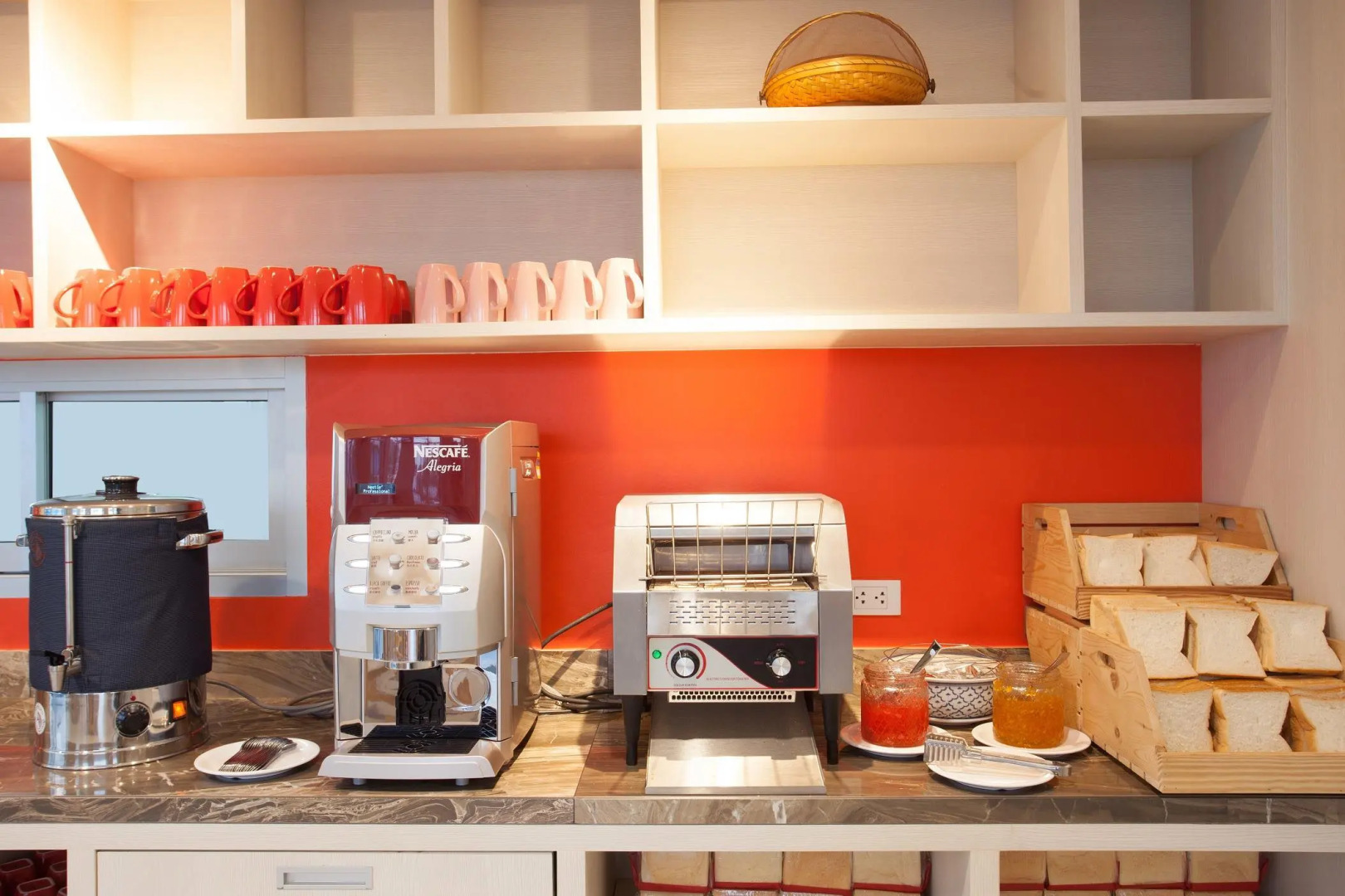 Отель Recenta Suite Phuket Suanluang