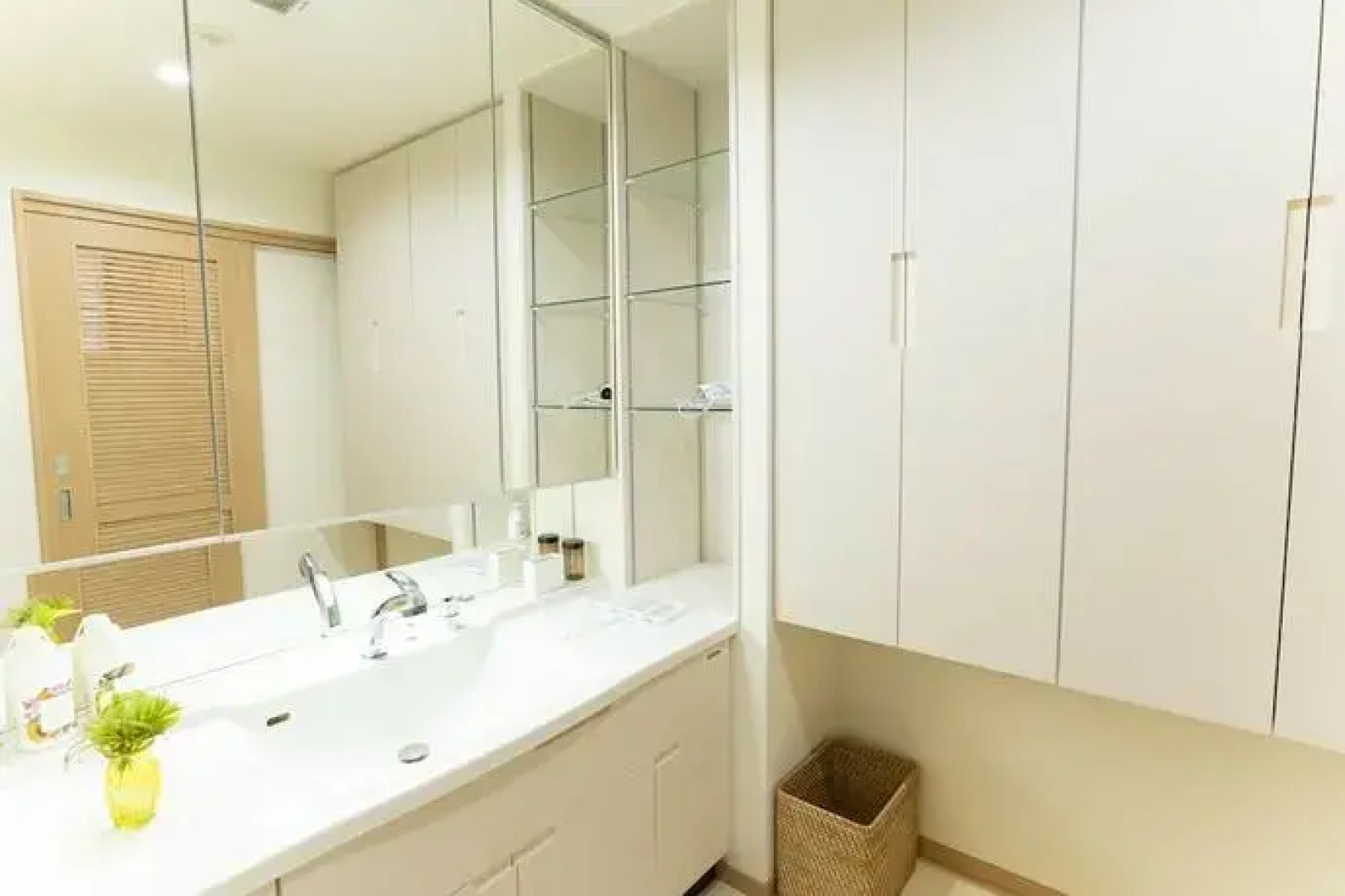 16/4 York Place Lets In The City Edinburgh