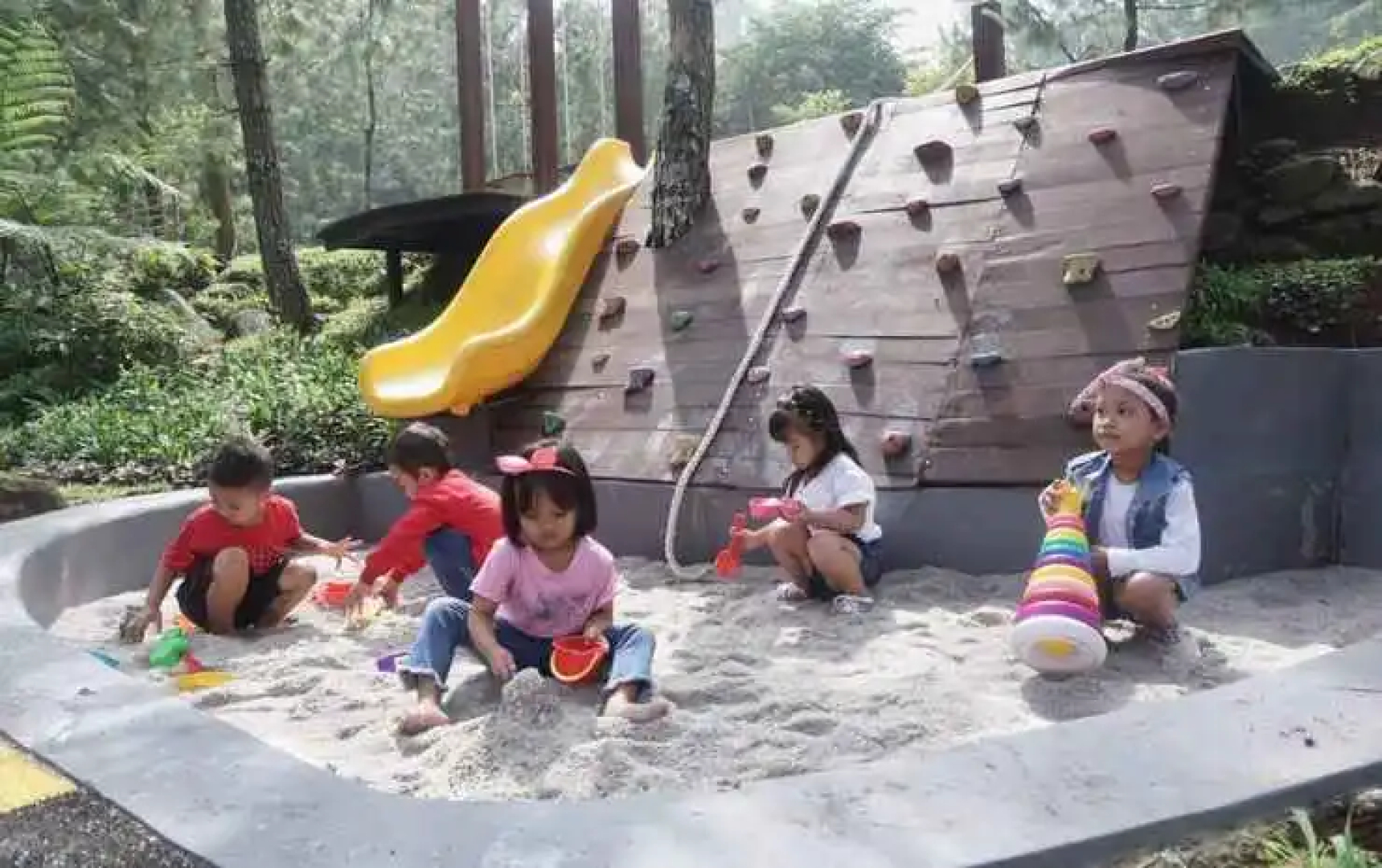 Log Home Villa Taman Wisata Bougenville