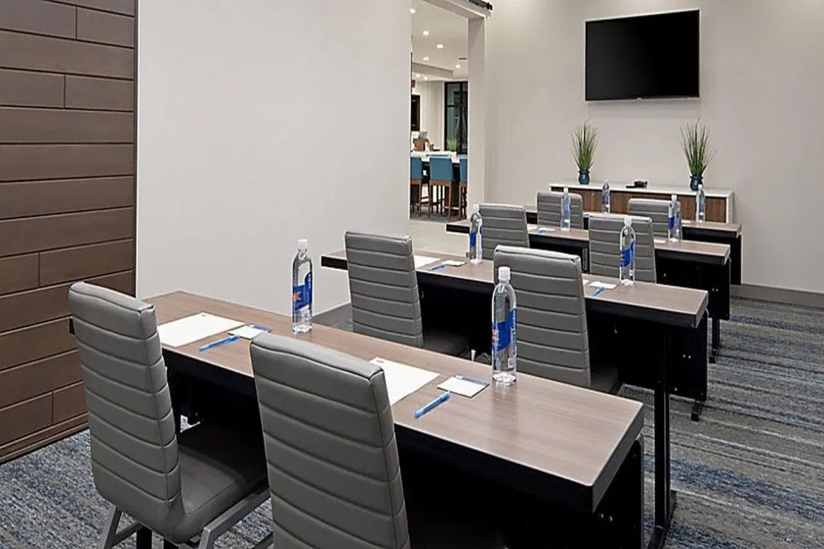 Holiday Inn Express & Suites Valencia - Santa Clarita by IHG