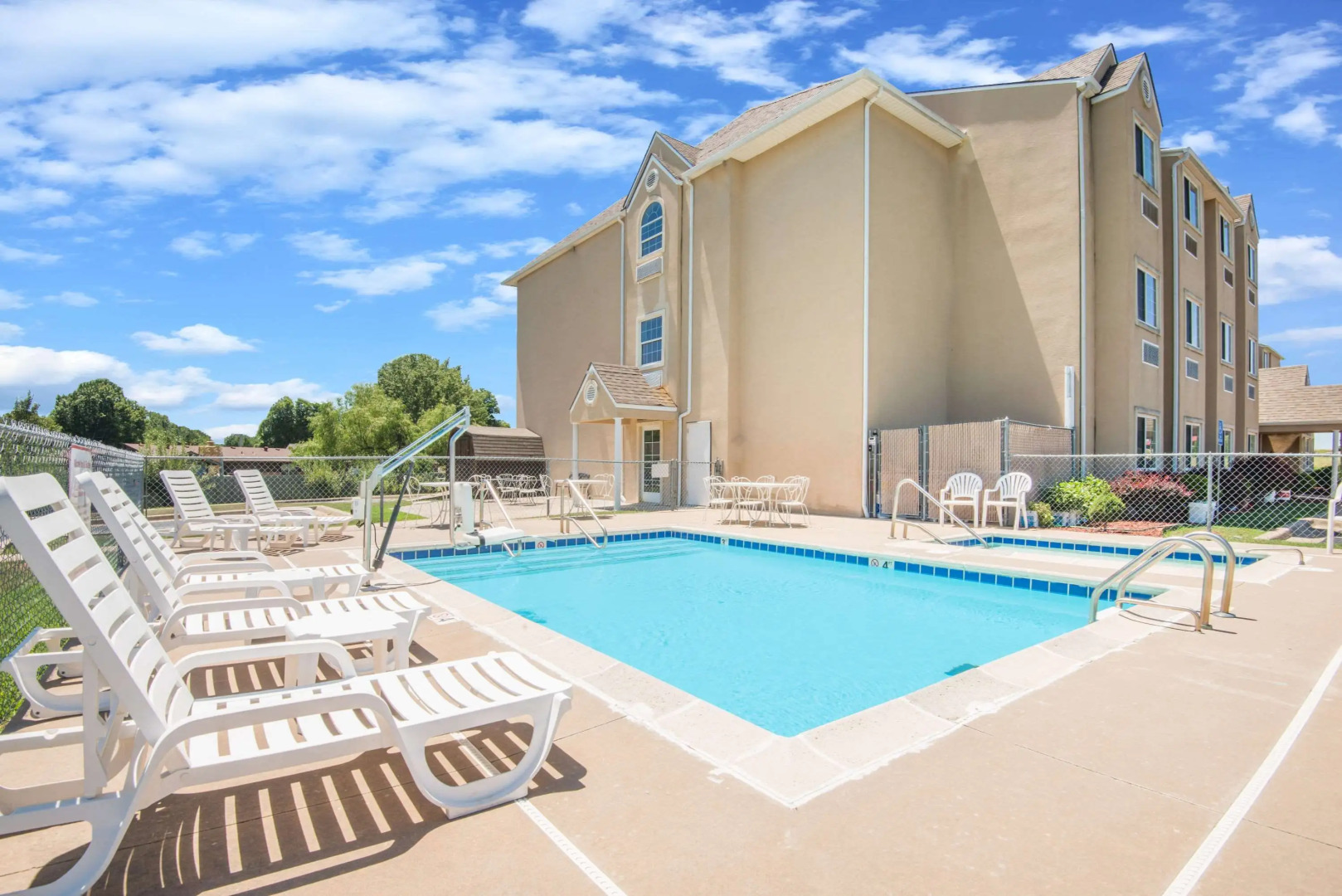 Microtel Inn & Suites by Wyndham Claremore