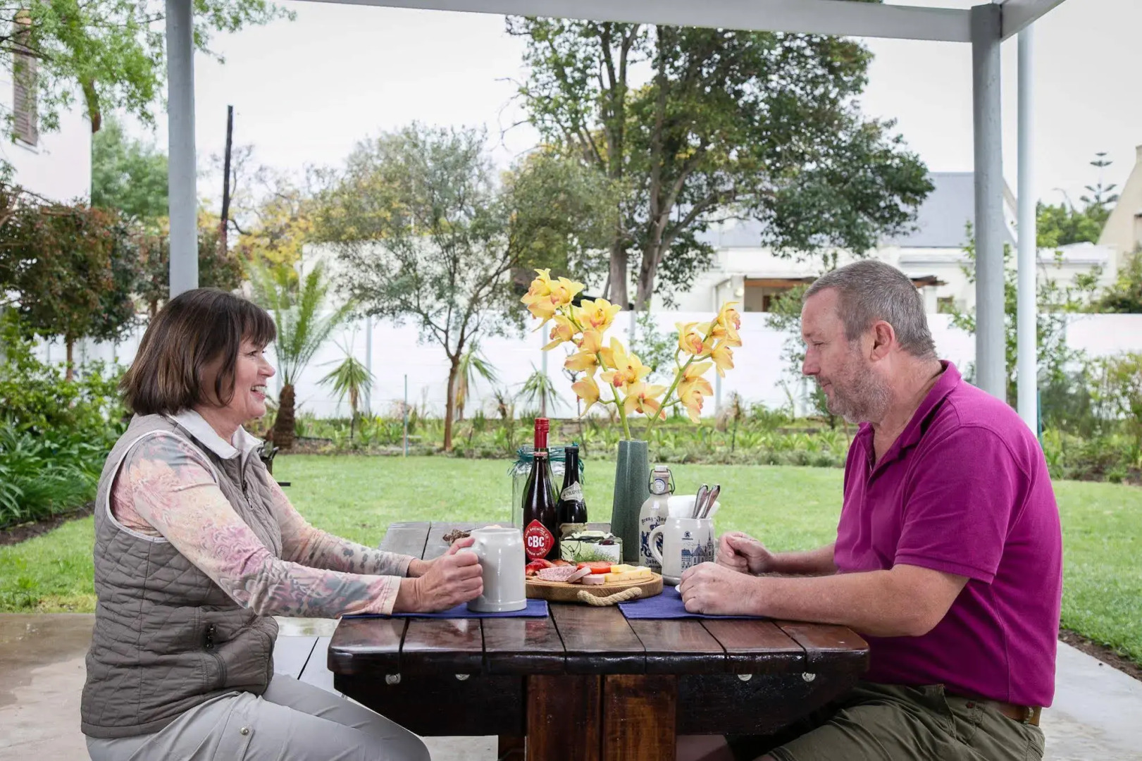 GUBAS DE HOEK meet eat sleep