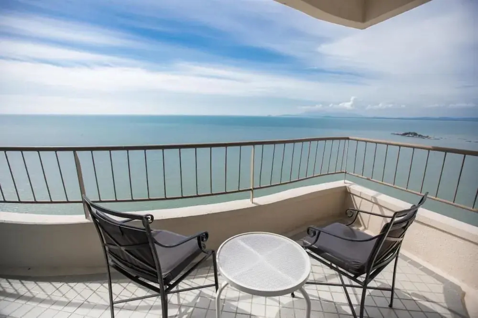 Rainbow Paradise Beach Resort by LWE