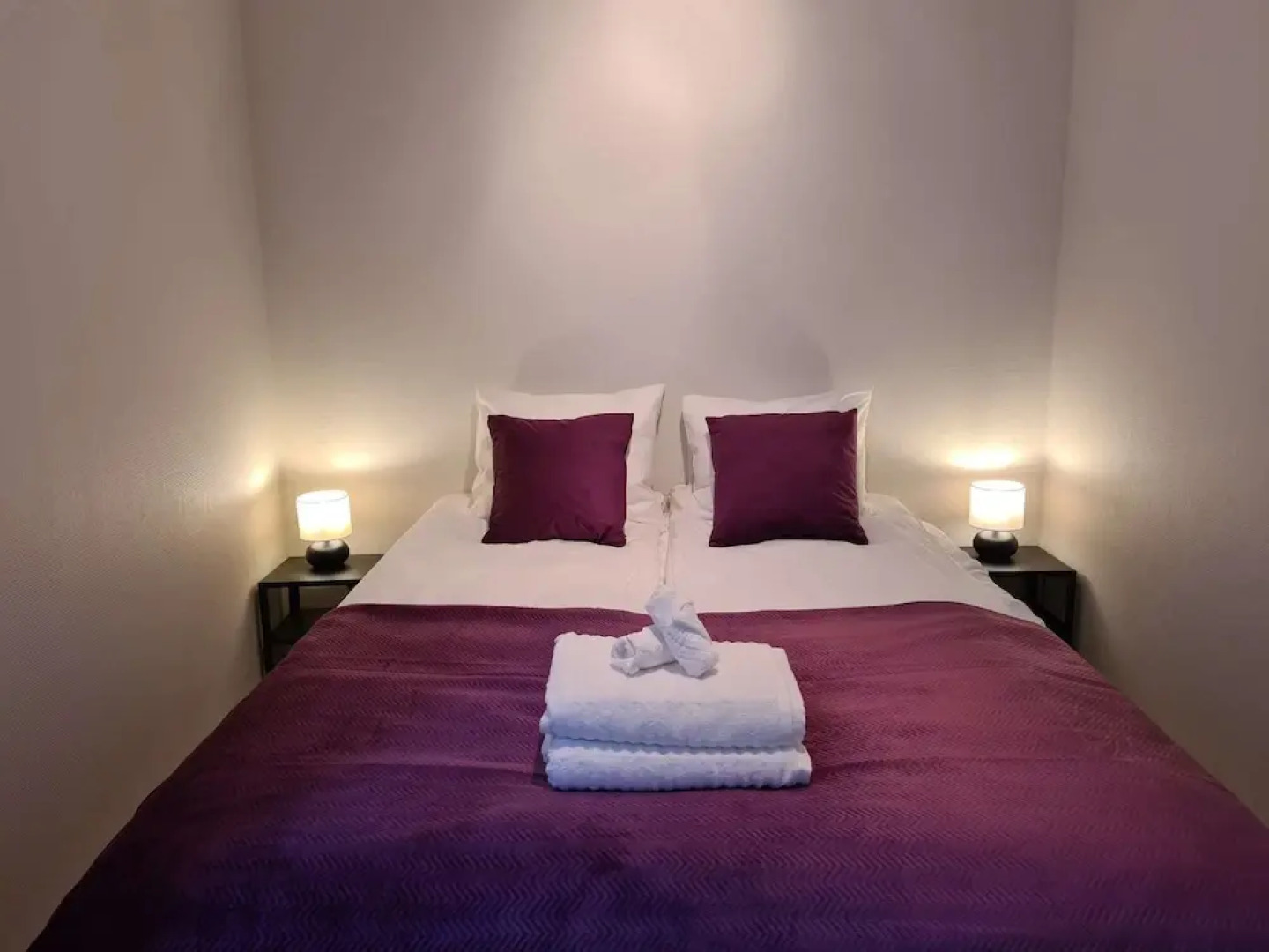 Beautiful 2-bedroom In City Center, With Balcony and Free Parking