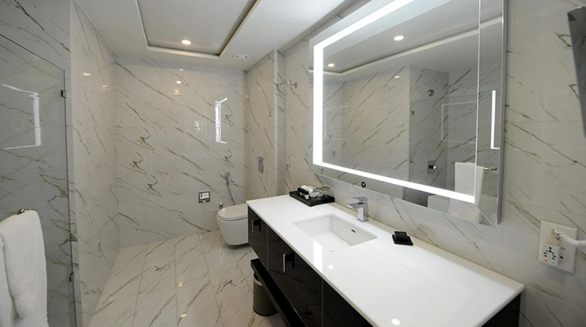 The Nishat Hotel Gulberg