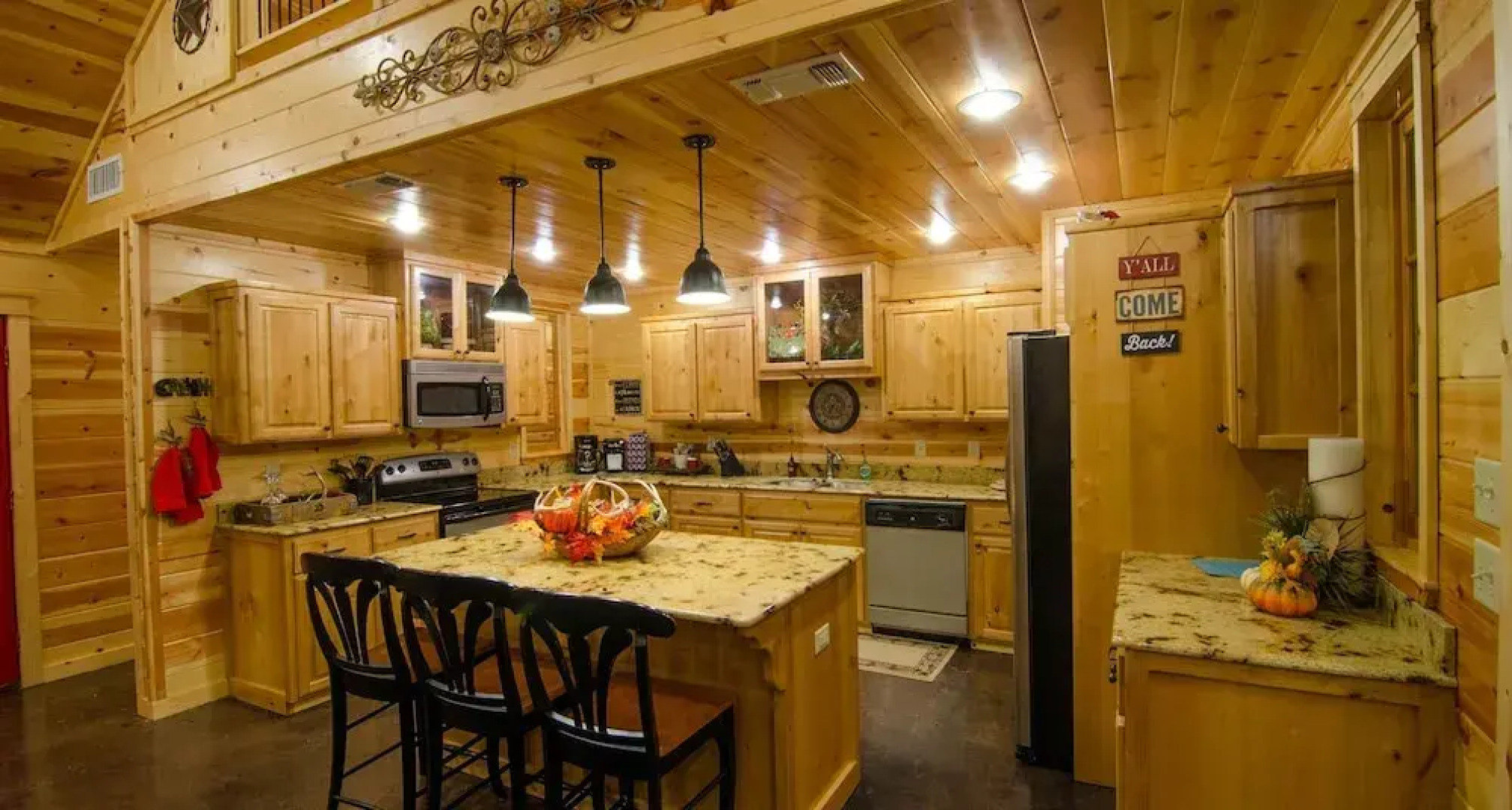 Shine on Harvest Moon With Private Grill and Hot Tub by Redawning