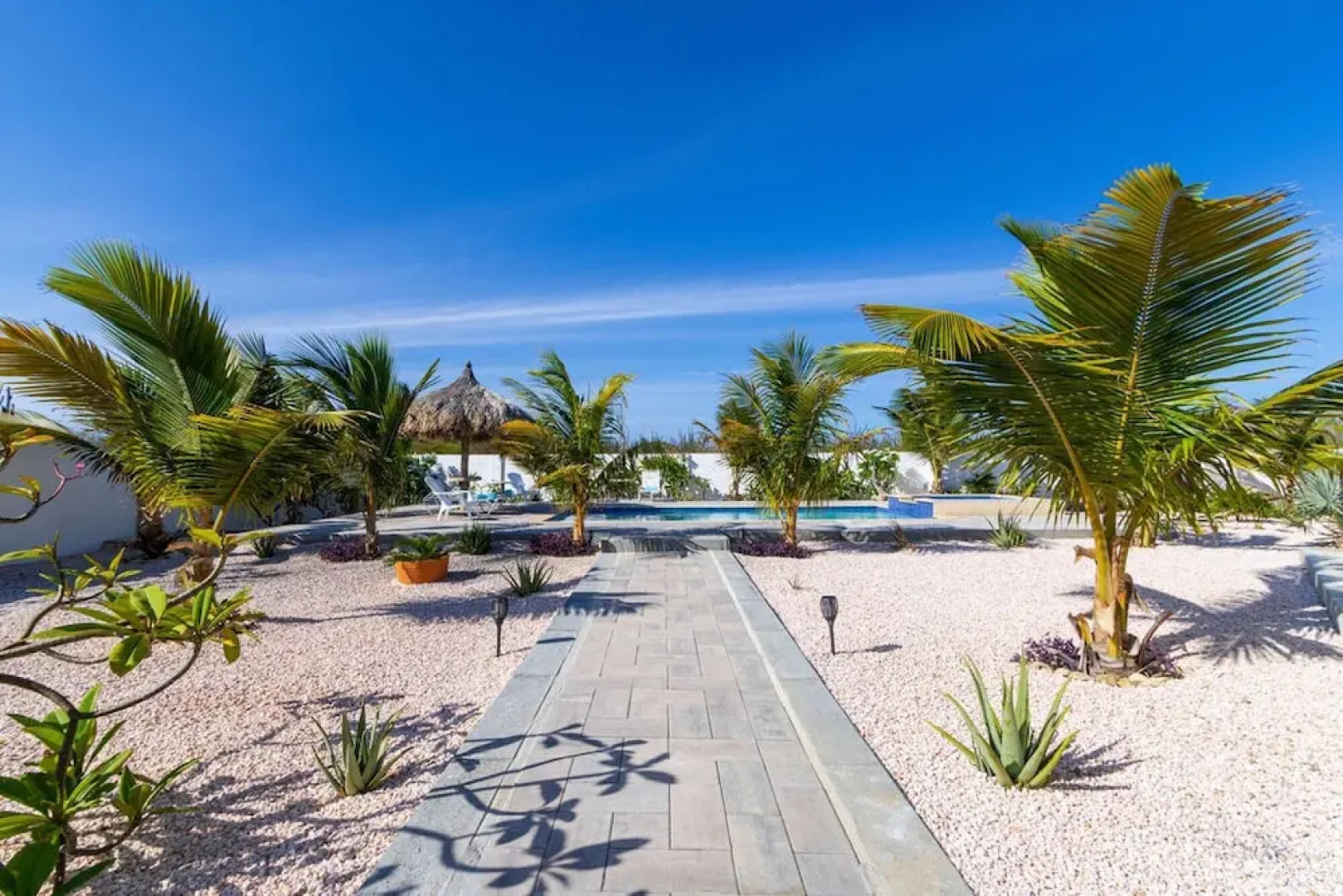 Beautiful 3br2 5BA Villa w Pool Close 2 Baby Beach