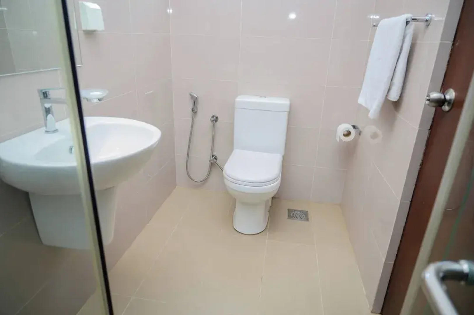 Family-friendly 3BR Apartment in Serene Malabe