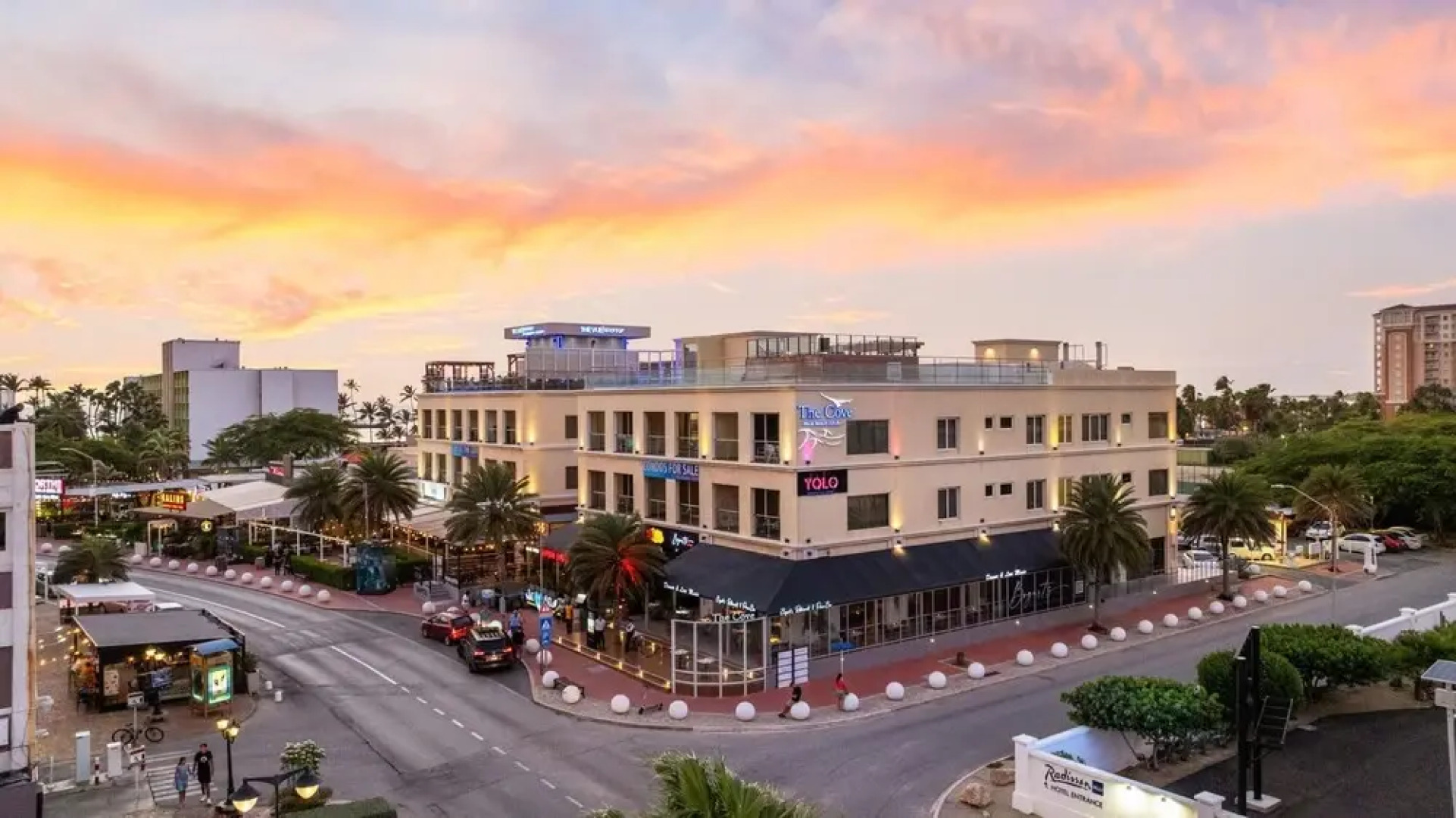 The Cove 106 in Palm Beach Aruba - Prime Location - Free Parking