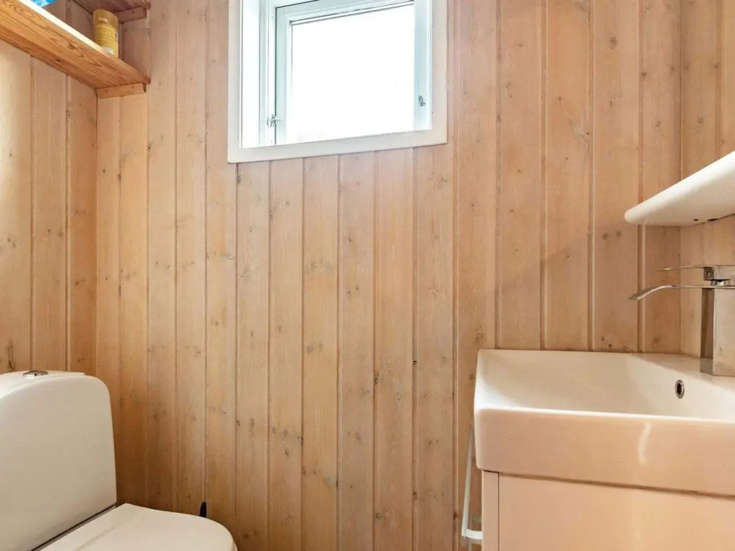 6 Person Holiday Home in Martofte