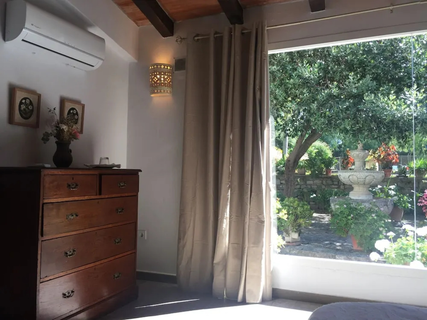 El Estanque y El Almendro