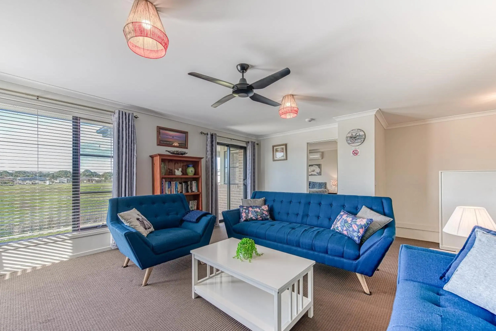 Seabreeze Haven -Wifi, Netflix, pet friendly beach house
