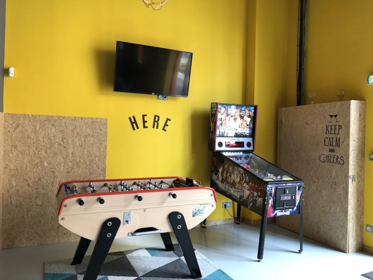 Share And Cheers Hostel